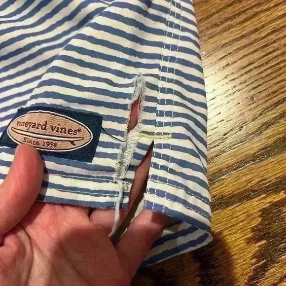 Vineyards Vines Men's Bathing Suit Size Medium - Picture 5 of 5